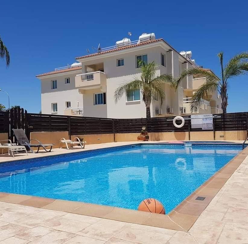 Armstrong Apartment Paralimni Exterior foto